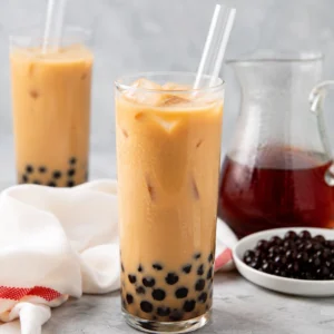 boba tea casero con leche, hielo y perlas de tapioca